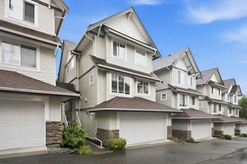 5 20582 67 AVENUE - photo 1 of 38