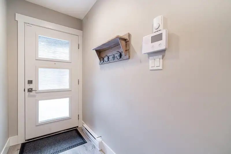 152 16488 64 AVENUE - photo 3 of 31