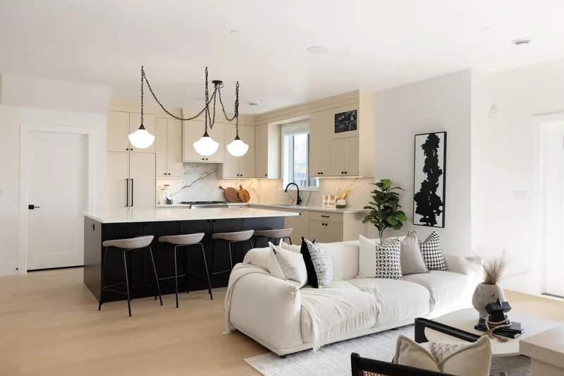 103 646 GIRARD AVENUE - photo 1 of 23