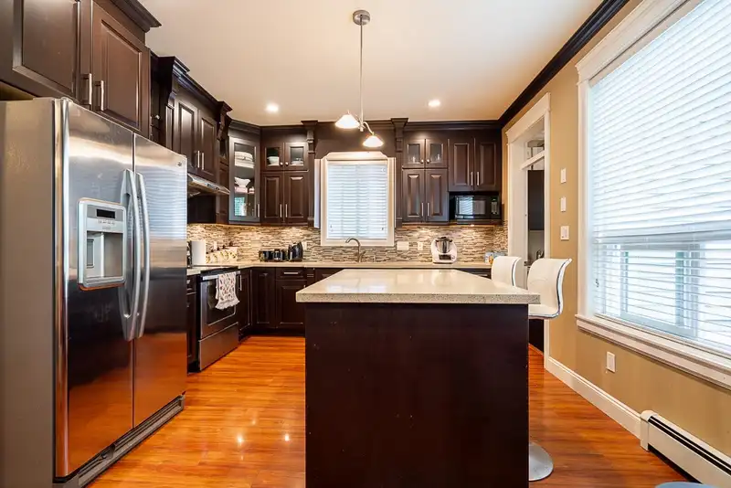 12838 60 AVENUE - photo 2 of 35