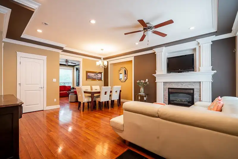 12838 60 AVENUE - photo 4 of 35