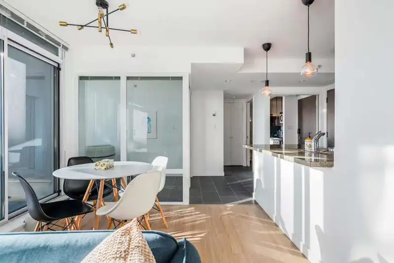 518 618 ABBOTT STREET - photo 1 of 16