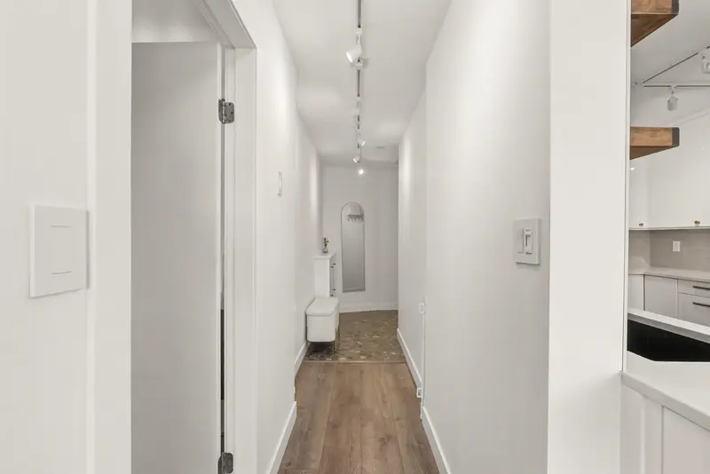 1602 8 LAGUNA COURT - photo 4 of 25