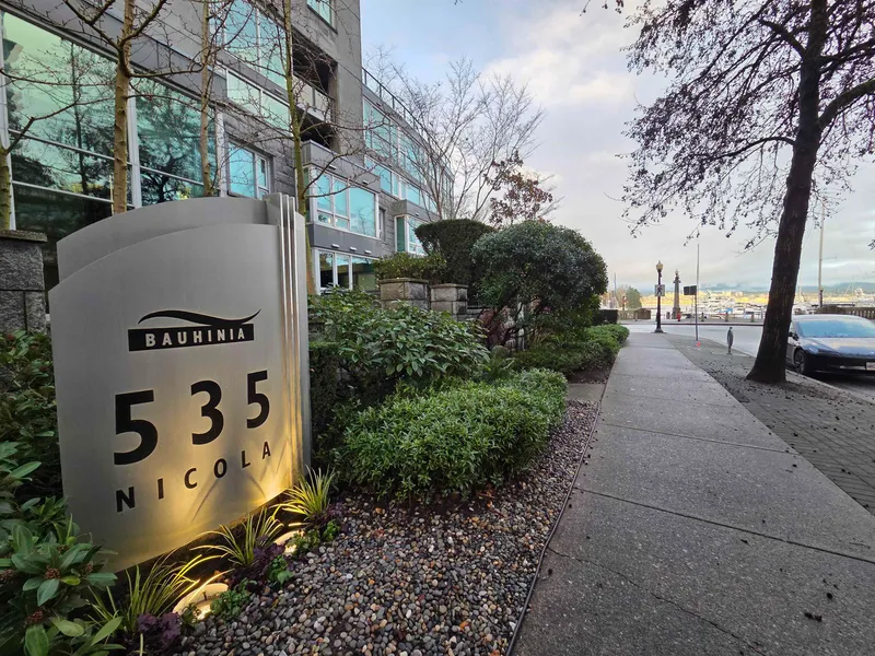 405 535 NICOLA STREET - photo 2 of 23