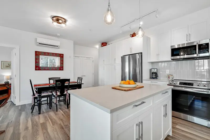 110 20356 72B AVENUE - photo 2 of 25