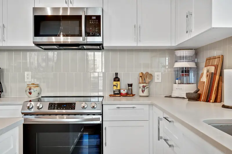 110 20356 72B AVENUE - photo 3 of 25