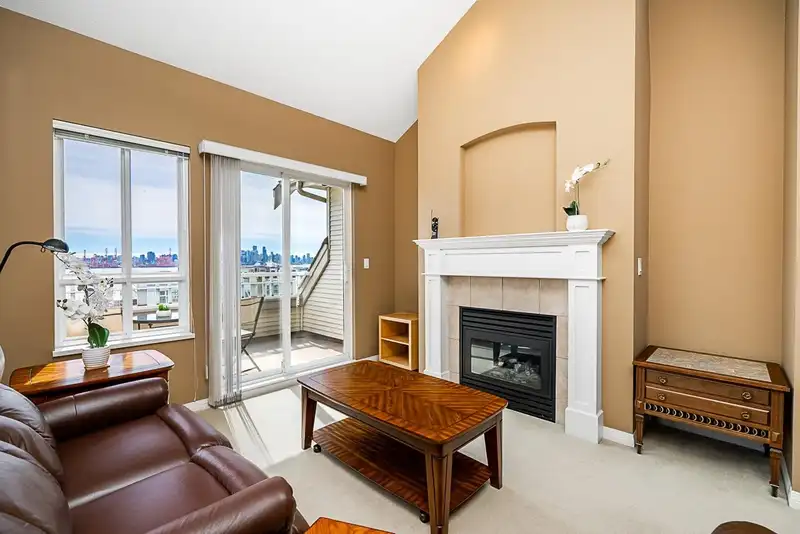 304 365 E 1ST STREET - photo 1 of 29