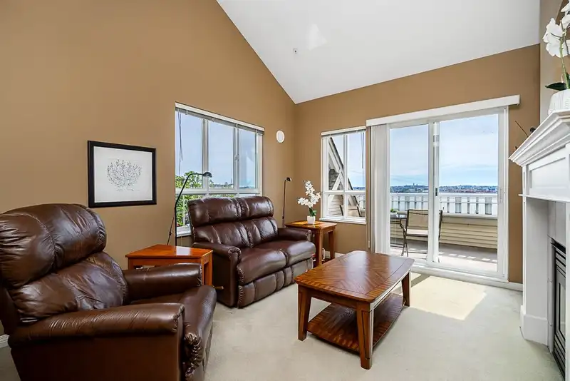 304 365 E 1ST STREET - photo 4 of 29