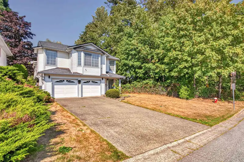 1805 JACANA AVENUE - photo 2 of 37