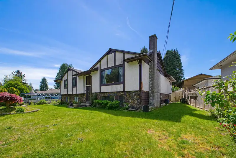 15524 105A AVENUE - photo 2 of 40
