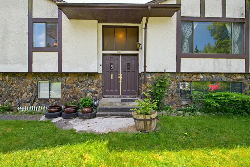 15524 105A AVENUE - photo 4 of 40