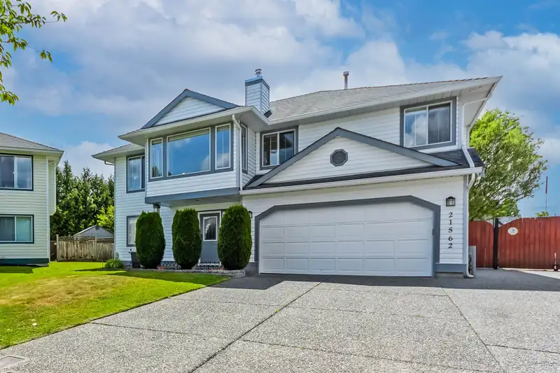 21562 51 AVENUE - photo 2 of 35