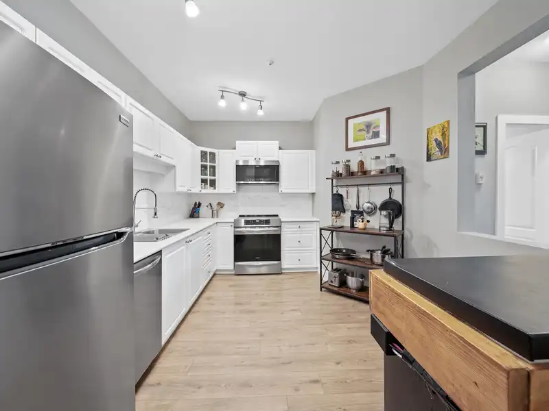 313 20897 57 AVENUE - photo 4 of 36