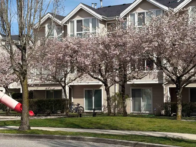93 22888 WINDSOR COURT - photo 1 of 33