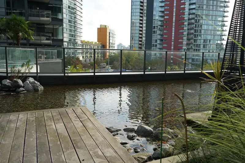 306 68 SMITHE STREET - photo 2 of 5