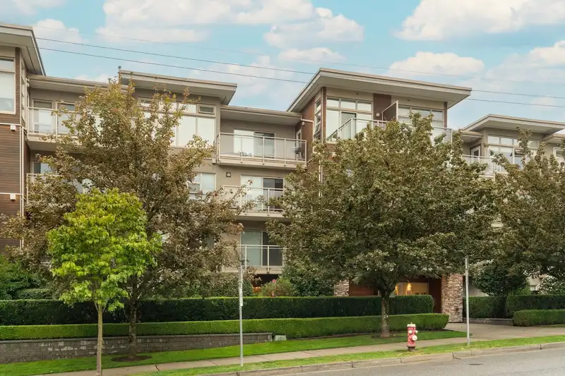 PH5 1033 ST. GEORGES AVENUE - photo 1 of 26