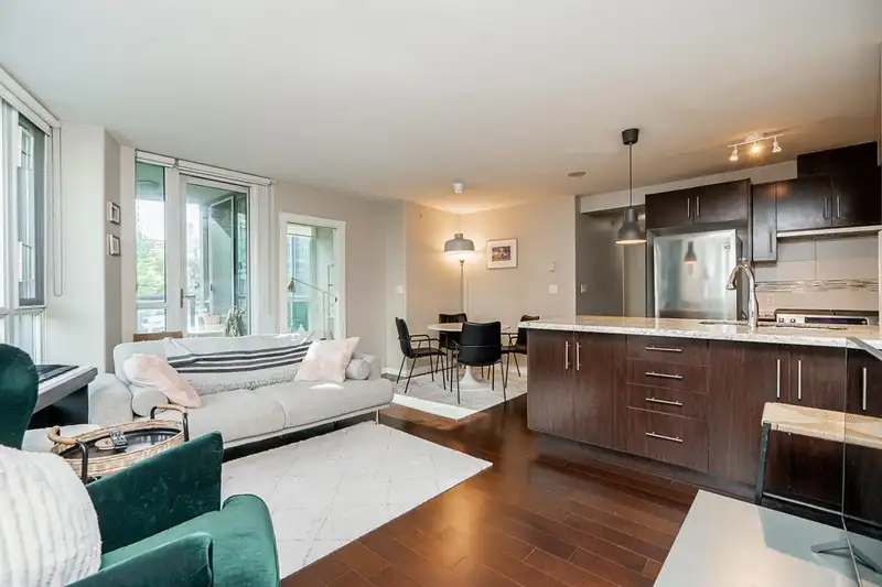 601 1328 W PENDER STREET - photo 2 of 35