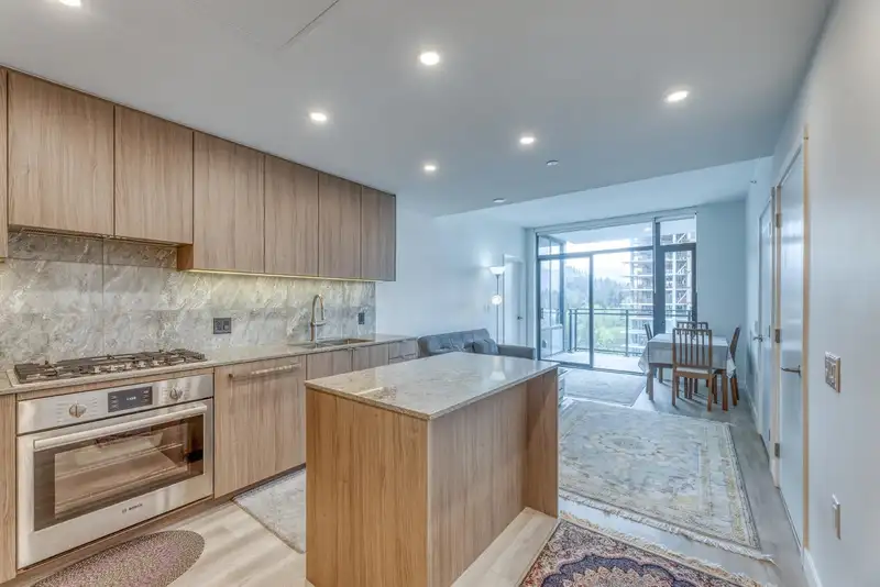 1406 626 CLAREMONT STREET - photo 3 of 29