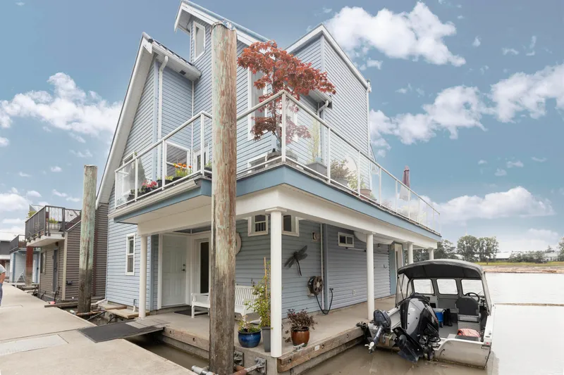 4 800 SOUTH DYKE ROAD - photo 1 of 25