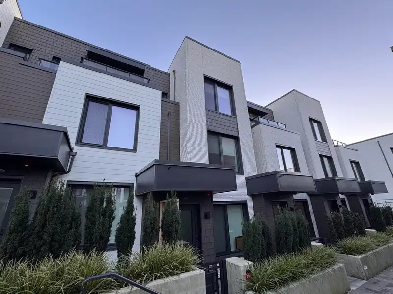 804 606 FOSTER AVENUE - photo 1 of 30
