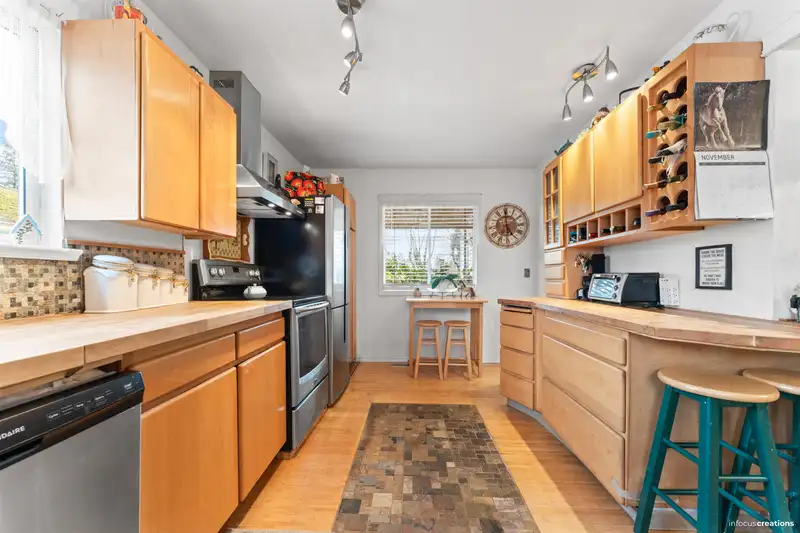 17307 58 AVENUE - photo 3 of 21
