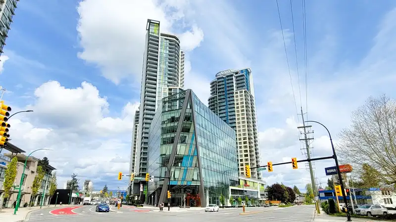 901 7388 KINGSWAY - photo 1 of 28