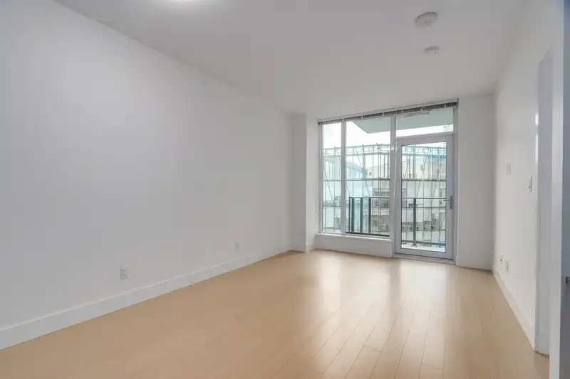 901 7388 KINGSWAY - photo 3 of 28