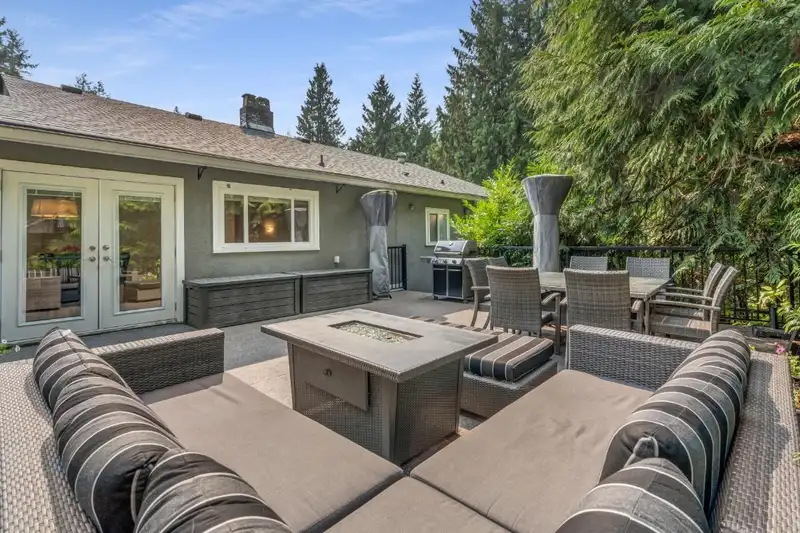 4233 CAPILANO ROAD - photo 2 of 35