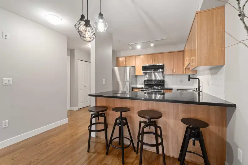 310 3260 ST JOHNS STREET - photo 2 of 20