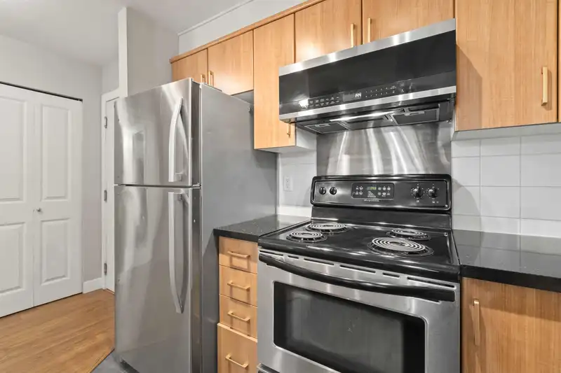 310 3260 ST JOHNS STREET - photo 4 of 20