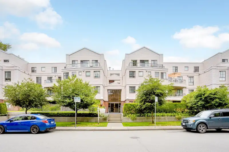 303 2357 WHYTE AVENUE - photo 1 of 31