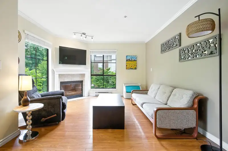 303 2357 WHYTE AVENUE - photo 4 of 31