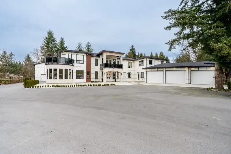 24095 65 AVENUE - photo 1 of 40