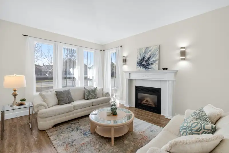 18755 65 AVENUE - photo 4 of 38