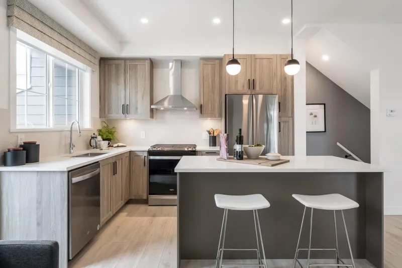 15 8433 203A STREET - photo 2 of 18