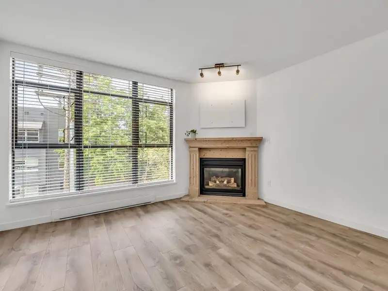 304 2181 W 10TH AVENUE - photo 3 of 31