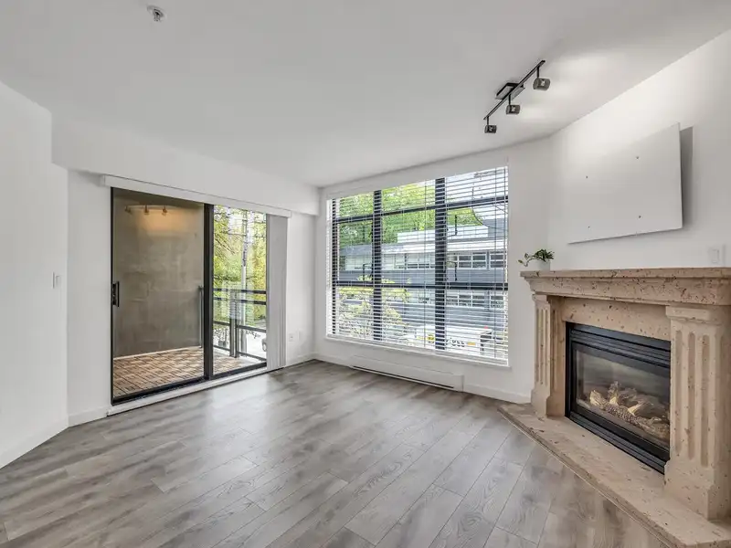 304 2181 W 10TH AVENUE - photo 4 of 31