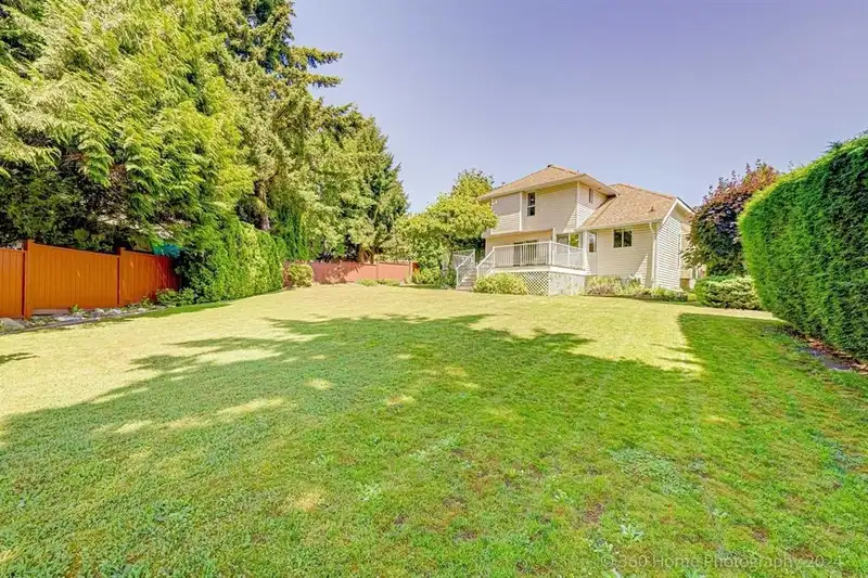 6833 142A STREET - photo 3 of 28