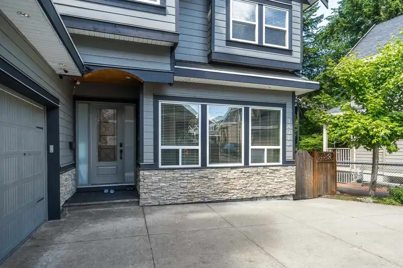 14712 34A AVENUE - photo 3 of 31