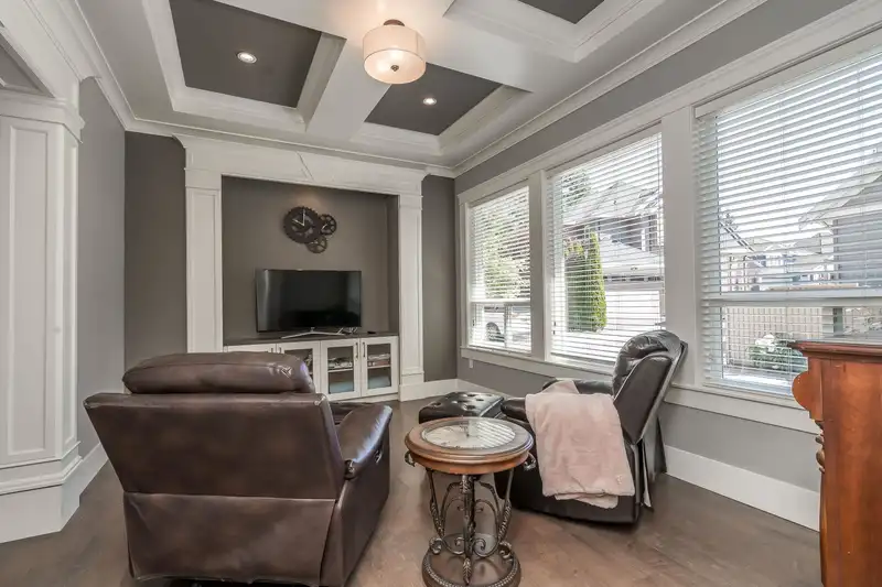 14712 34A AVENUE - photo 4 of 31