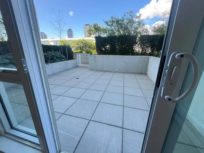 202 13685 102 AVENUE - photo 1 of 25