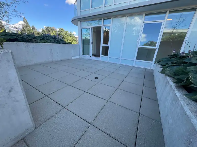 202 13685 102 AVENUE - photo 2 of 25
