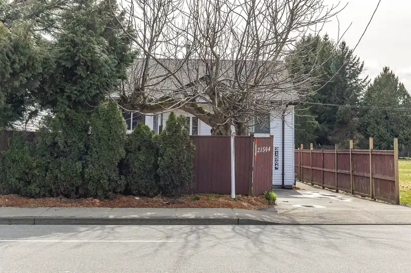 21504 DEWDNEY TRUNK ROAD - photo 3 of 36