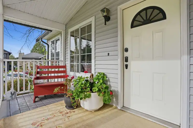 3300 MANNING CRESCENT - photo 2 of 39