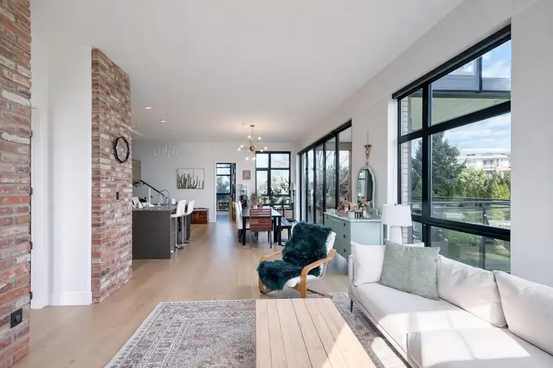 206 220 SALTER STREET - photo 3 of 14