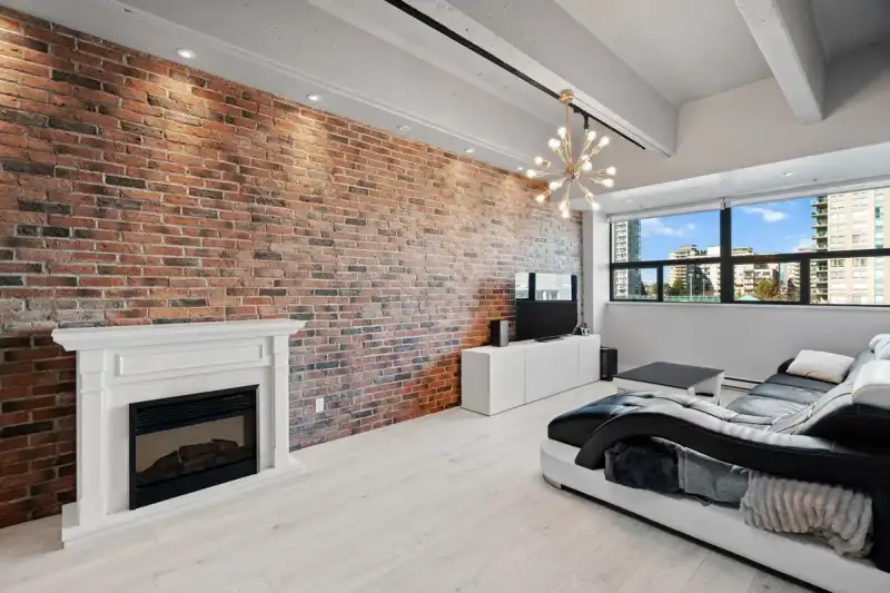 622 615 BELMONT STREET - photo 1 of 25
