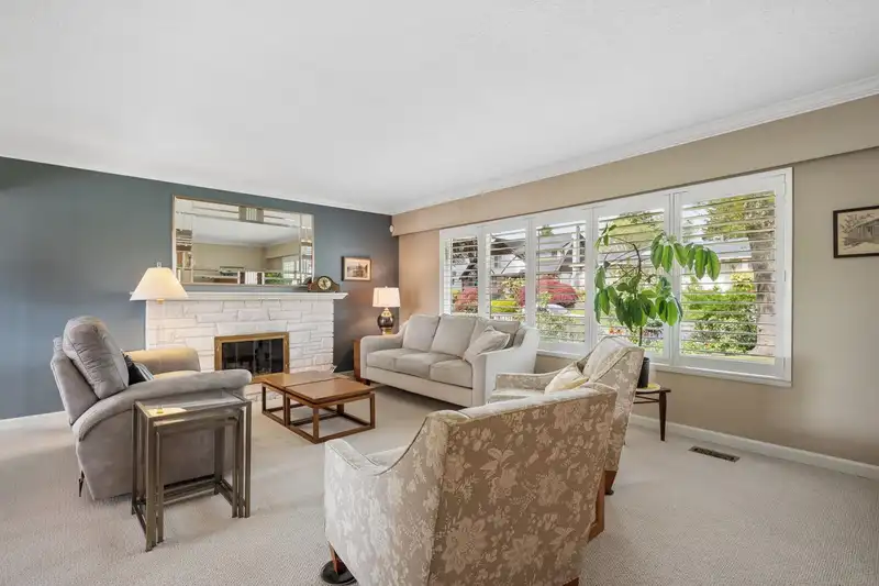 66 COURTNEY CRESCENT - photo 2 of 40