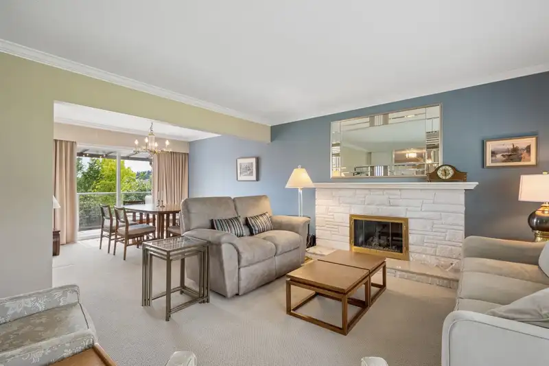 66 COURTNEY CRESCENT - photo 4 of 40