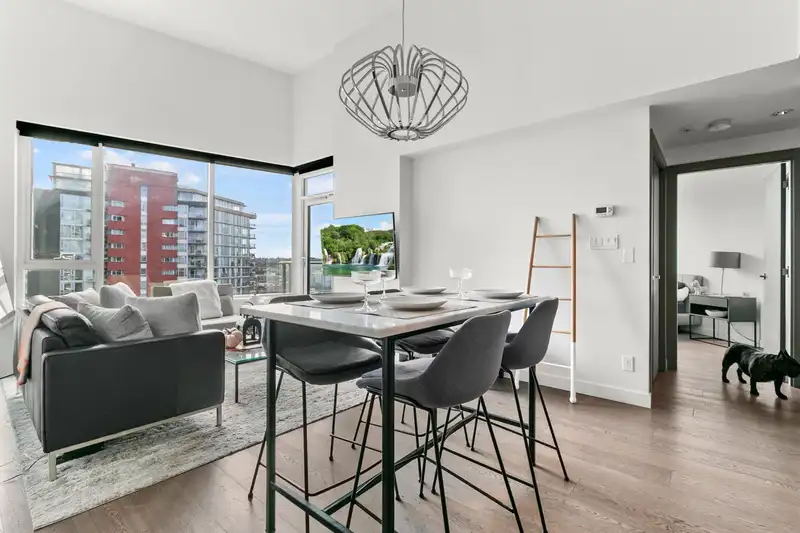 2055 38 SMITHE STREET - photo 3 of 26