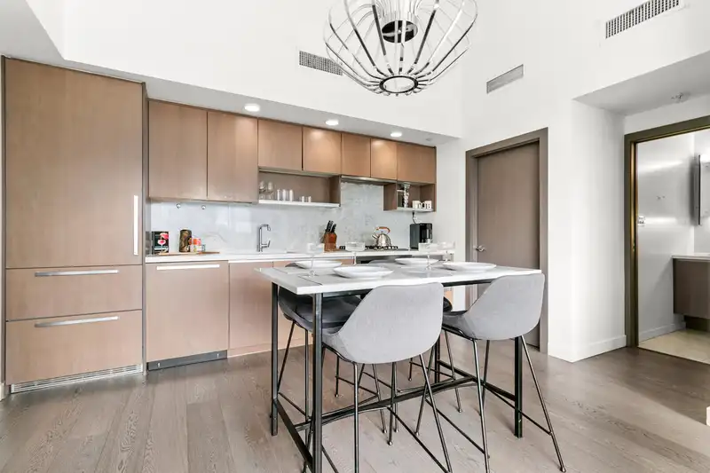 2055 38 SMITHE STREET - photo 4 of 26